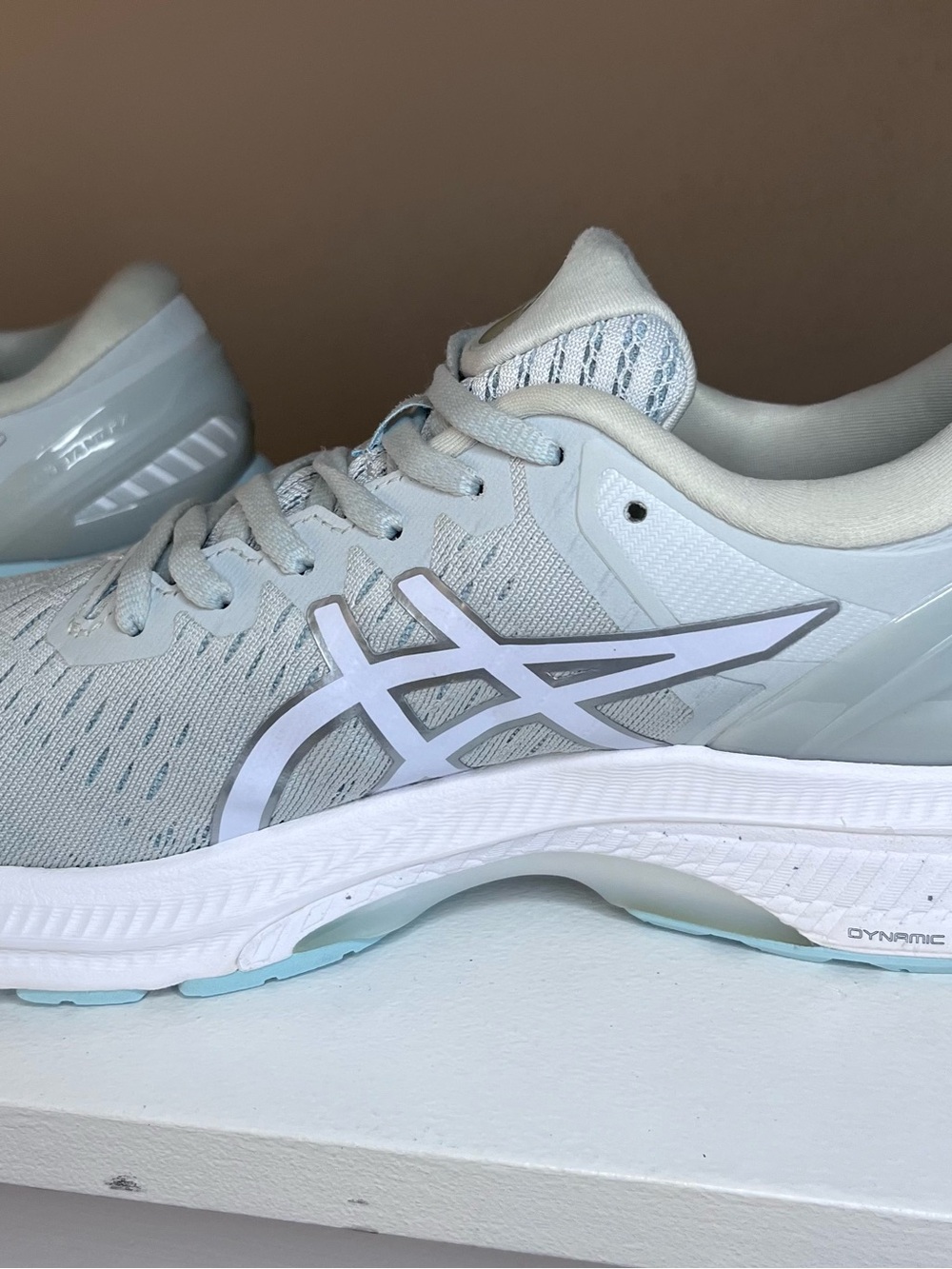 ASICS Women's size 9 Pale Blue & White Running Sneakers Dynamic Duomax Flytefoam - Picture 6 of 11